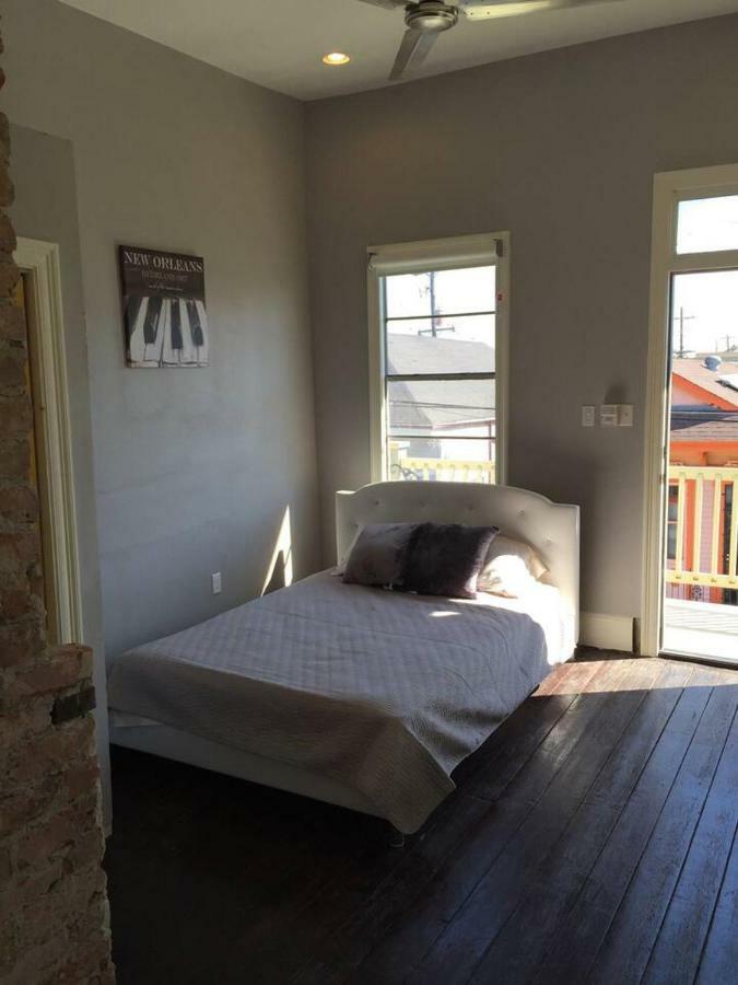 Modern 2 Blocks From Quarters Appartement *